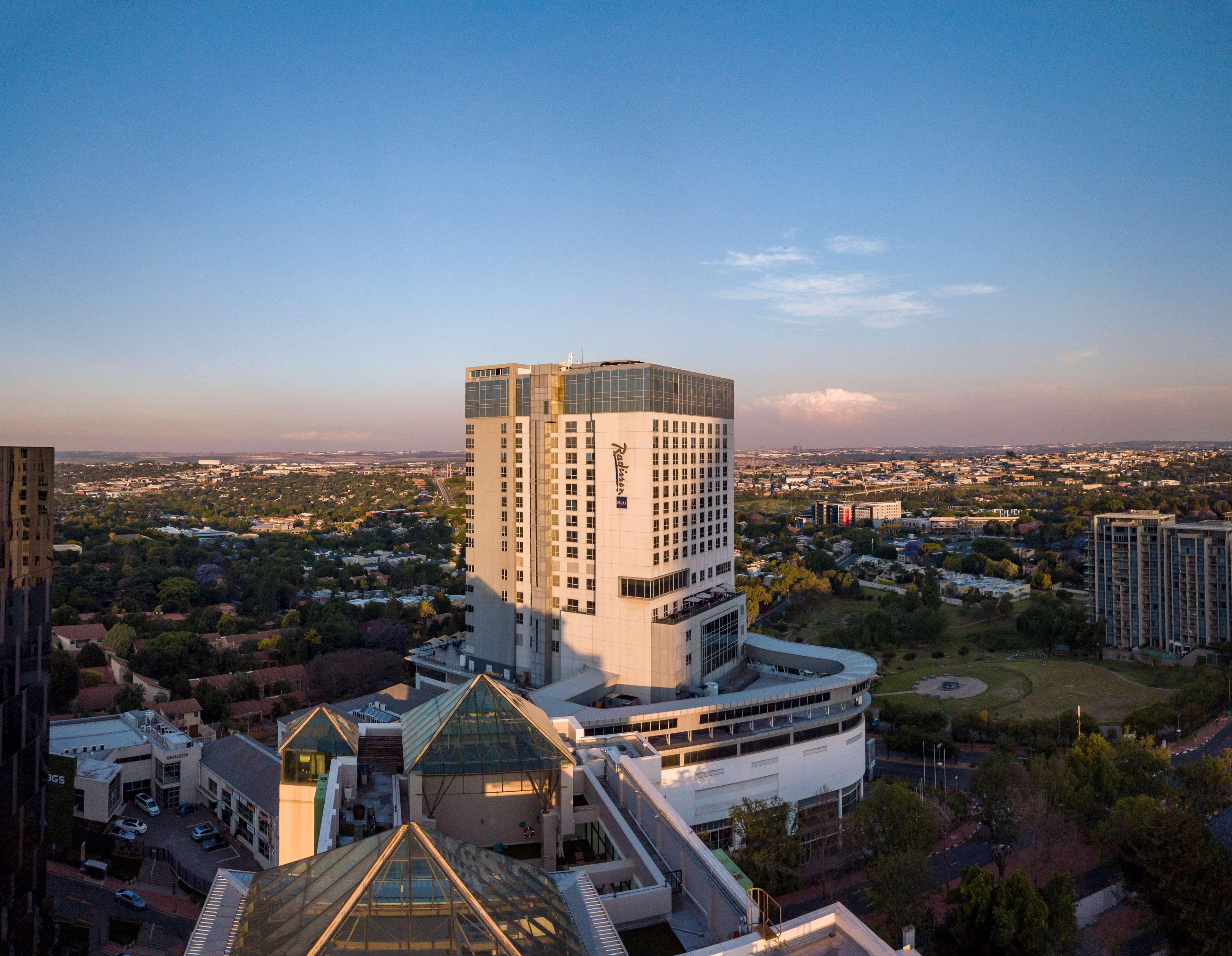 Radisson Blu Hotel Sandton, Johannesburg מראה חיצוני תמונה